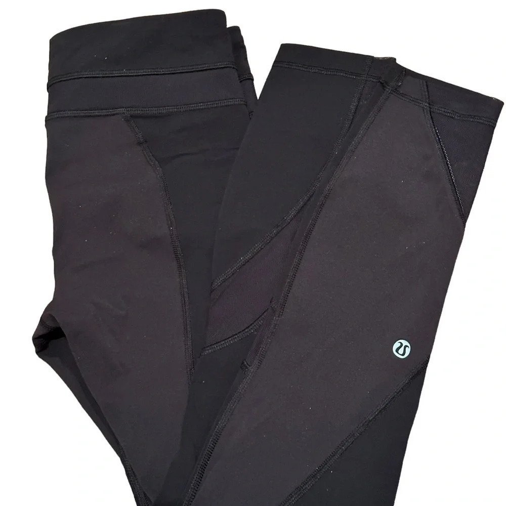 Lululemon Black Zip Pocket Cropped Legging. Sz: 4